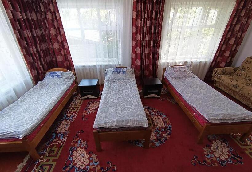 اتاق استاندارد سه نفره, Meerim Guest House