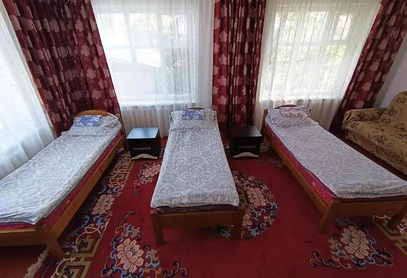 اتاق استاندارد سه نفره, Meerim Guest House