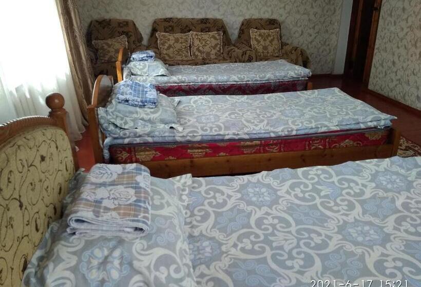 اتاق استاندارد چهار تخته, Meerim Guest House