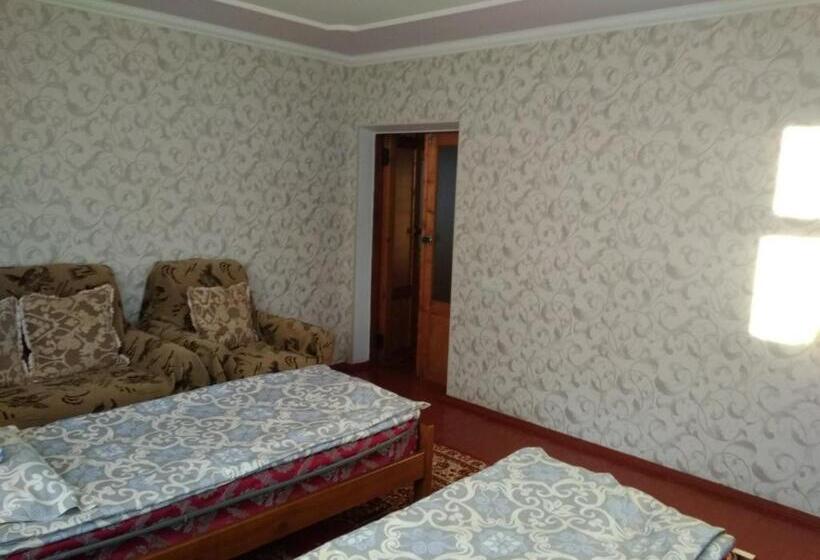 اتاق استاندارد چهار تخته, Meerim Guest House