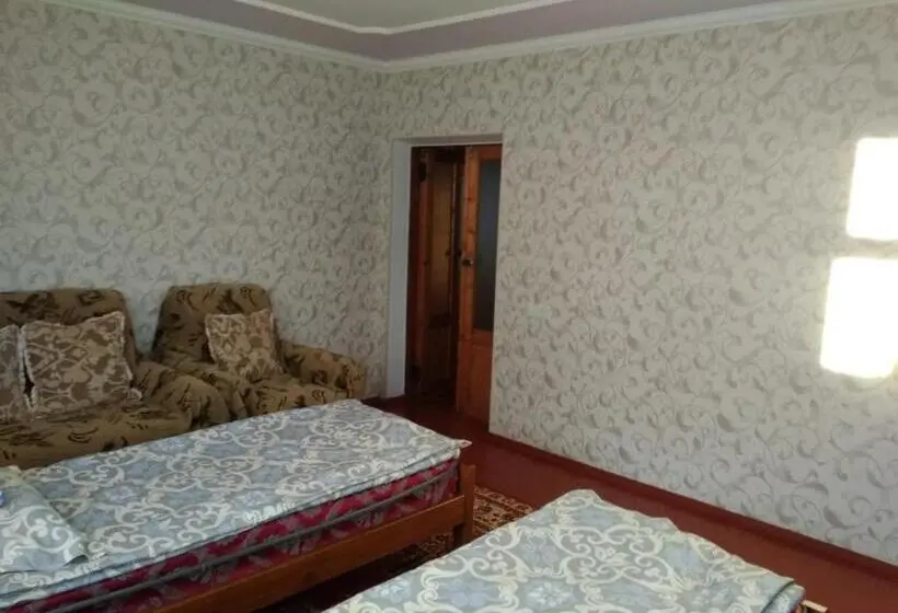 اتاق استاندارد چهار تخته, Meerim Guest House