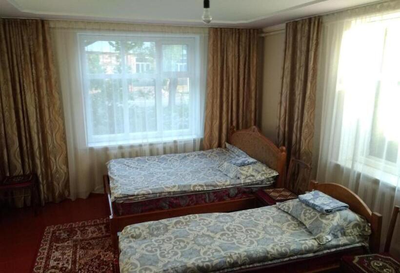 اتاق استاندارد چهار تخته, Meerim Guest House