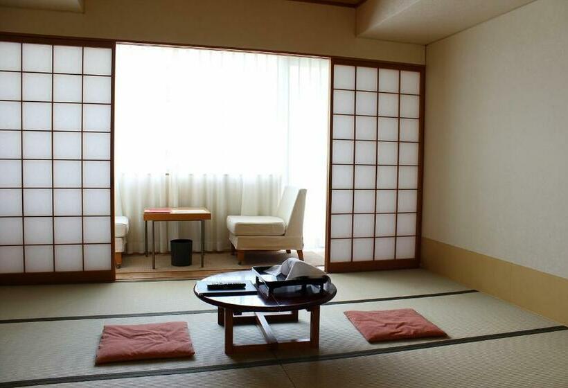 חדר משפחתי נוף לגינה, Qraud Tosawashi Kougeimura