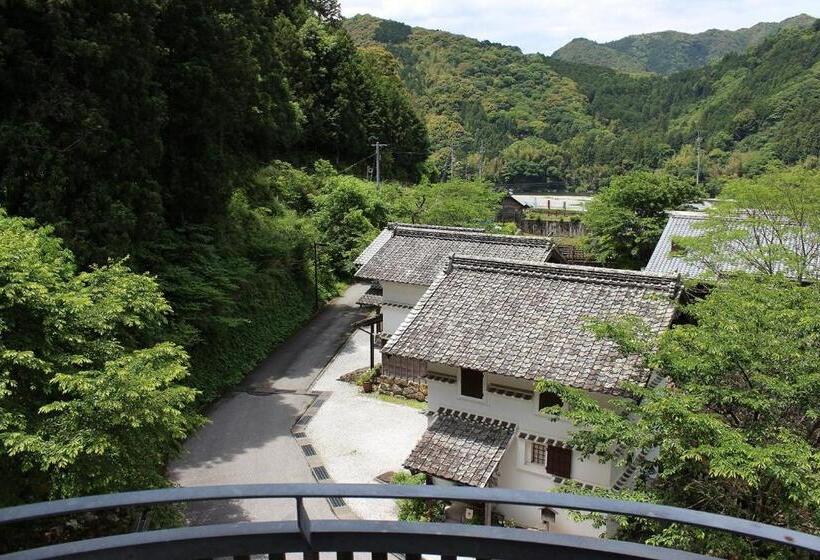 חדר משפחתי נוף לגינה, Qraud Tosawashi Kougeimura