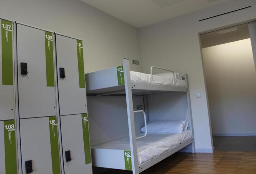 سرير فى غرفة مشتركه, Arantzazu Aterpetxea