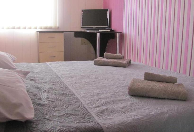 Семейный Номер, Mini Hotel Leon