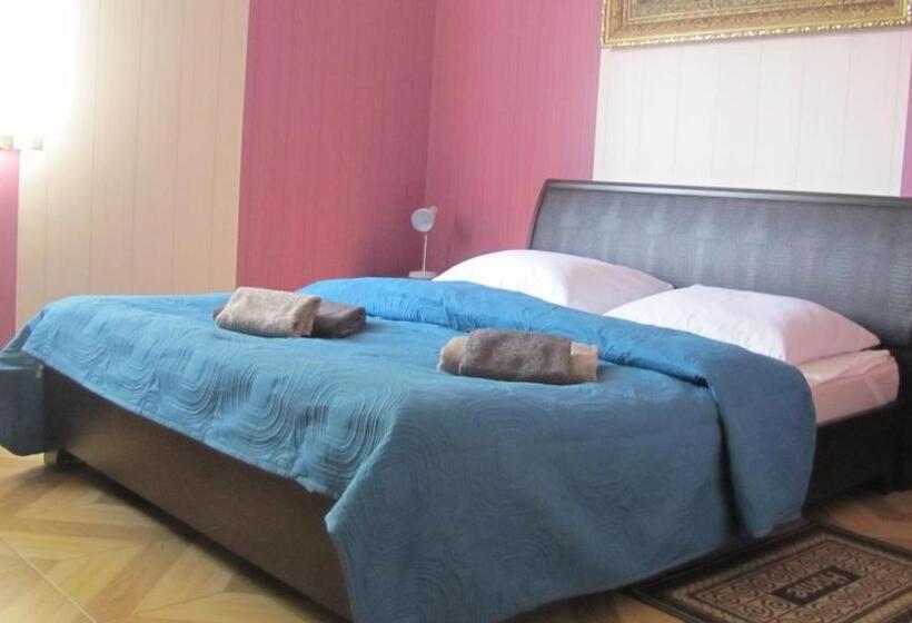 غرفة قياسية رباعية, Mini Hotel Leon