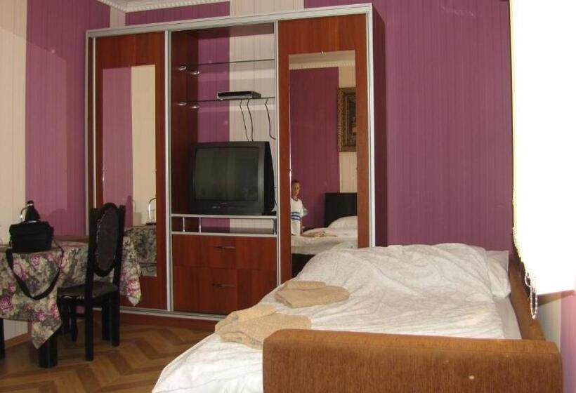 غرفة قياسية رباعية, Mini Hotel Leon