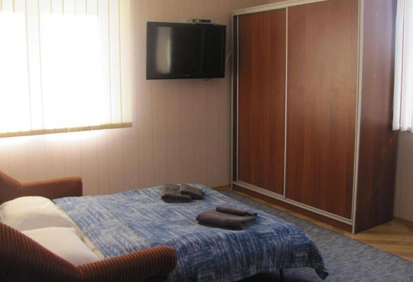 غرفة عائلية, Mini Hotel Leon