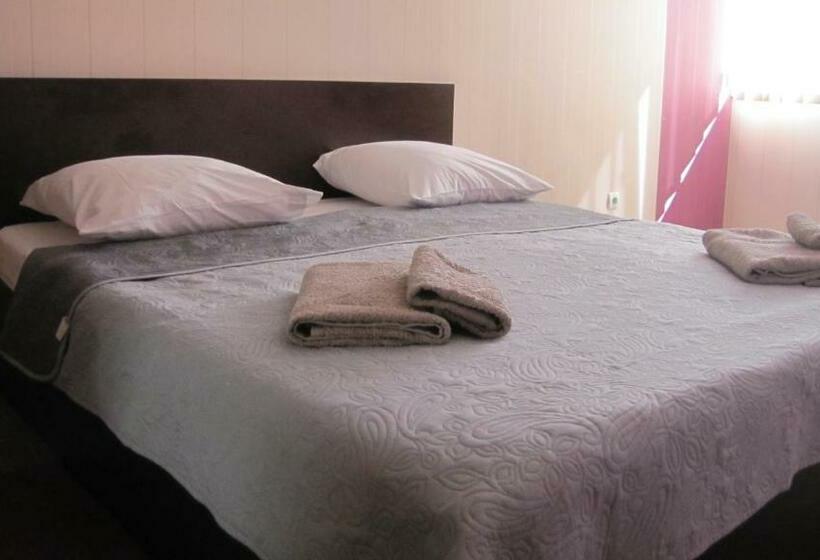 غرفة عائلية, Mini Hotel Leon