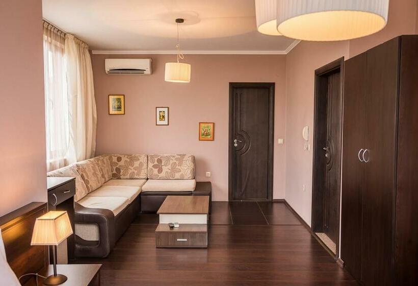 סטודיו דלוקס, Family Hotel Pak Tam