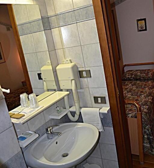 Четырехместный Номер Стандарт, Albergo Due Monti