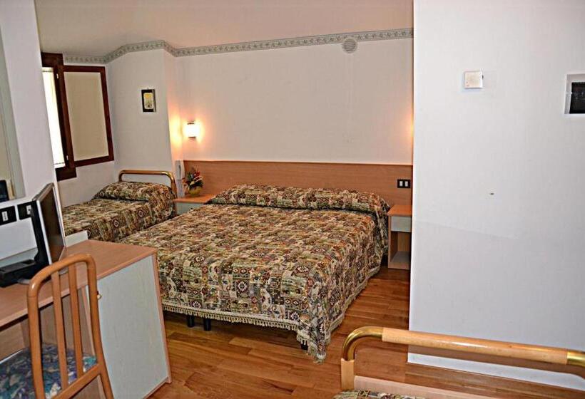 Четырехместный Номер Стандарт, Albergo Due Monti