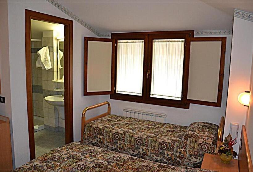 Четырехместный Номер Классик, Albergo Due Monti