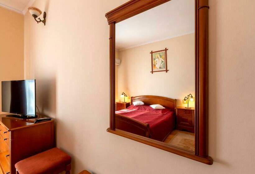 اتاق استاندارد, Denis