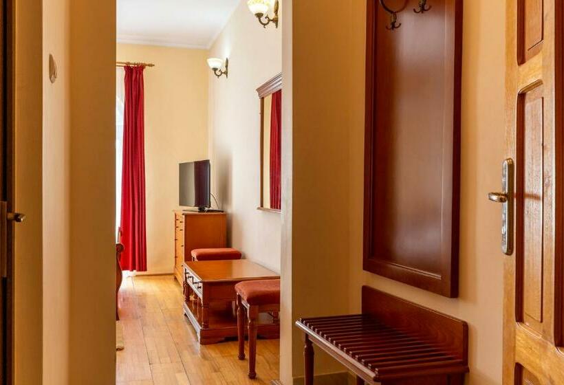 اتاق استاندارد, Denis