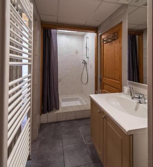 חדר סטנדרט לשלושה, Les Sorbiers