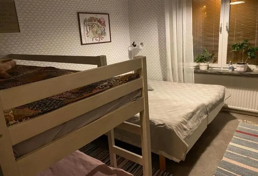 ファミリールーム, Bed And Books På österlens Gästhärbärge