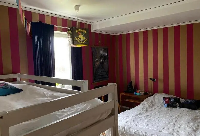 ファミリールーム, Bed And Books På österlens Gästhärbärge