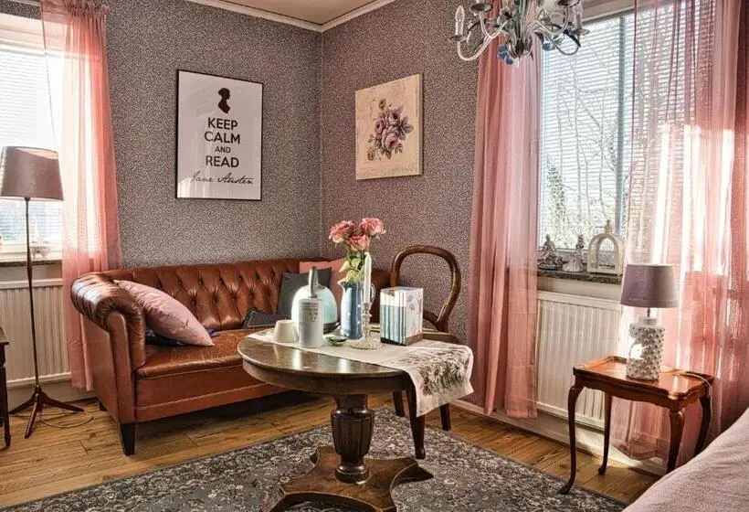 スタンダードルーム, Bed And Books På österlens Gästhärbärge