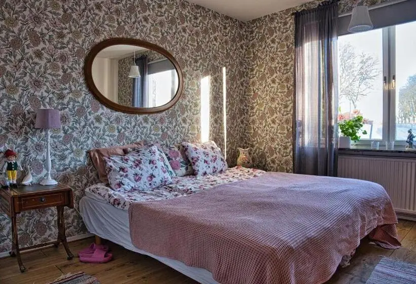 スタンダードルーム, Bed And Books På österlens Gästhärbärge