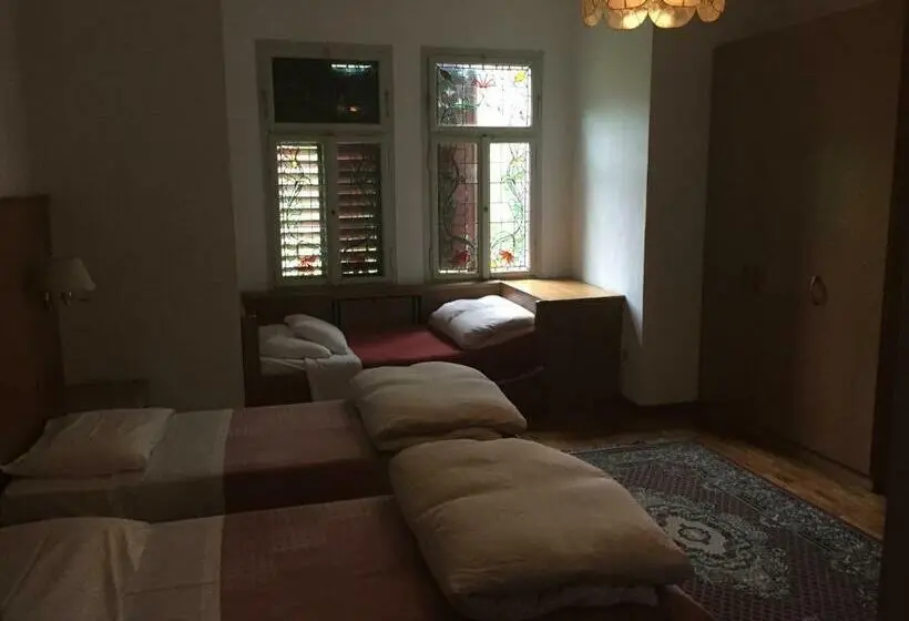 ベーシックトリプルルーム, Vintage Castle Schlosshof B&b