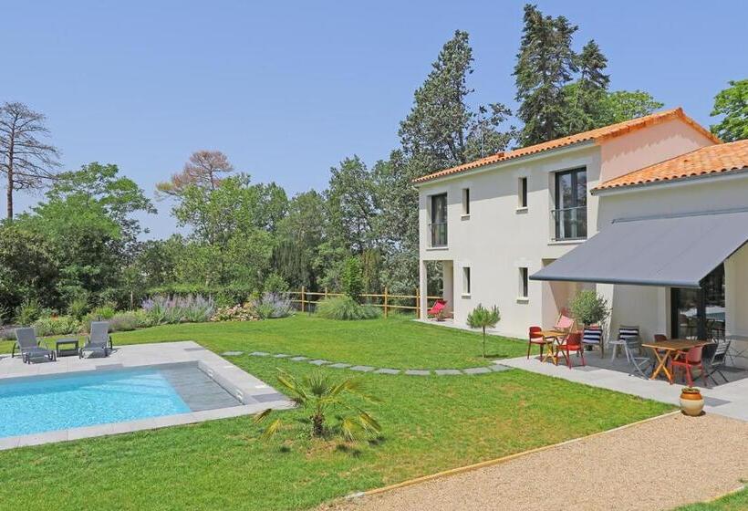 プールビュースイート, L Esprit Du Clain Chambres D Hôtes Bandb De Standing Proches Du Futuroscope Golf Et Lac De St Cyr