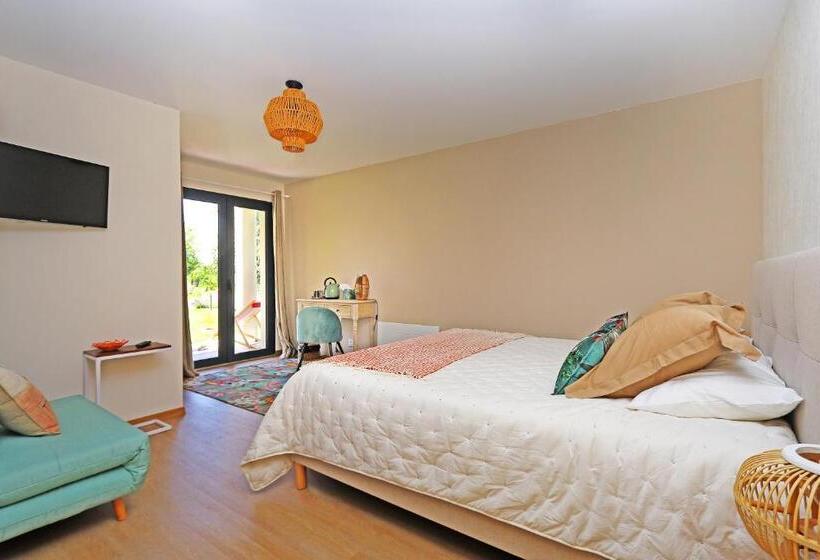 プールビュースイート, L Esprit Du Clain Chambres D Hôtes Bandb De Standing Proches Du Futuroscope Golf Et Lac De St Cyr