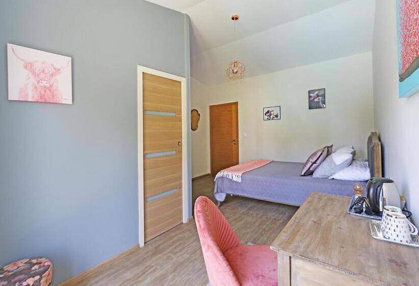 プールビュースイート, L Esprit Du Clain Chambres D Hôtes Bandb De Standing Proches Du Futuroscope Golf Et Lac De St Cyr