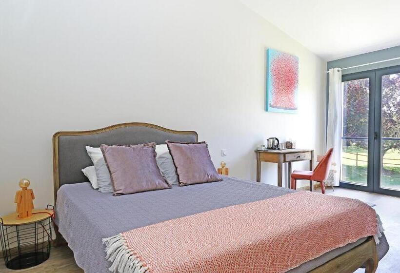 Люкс Вид на Бассейн, L Esprit Du Clain Chambres D Hôtes Bandb De Standing Proches Du Futuroscope Golf Et Lac De St Cyr