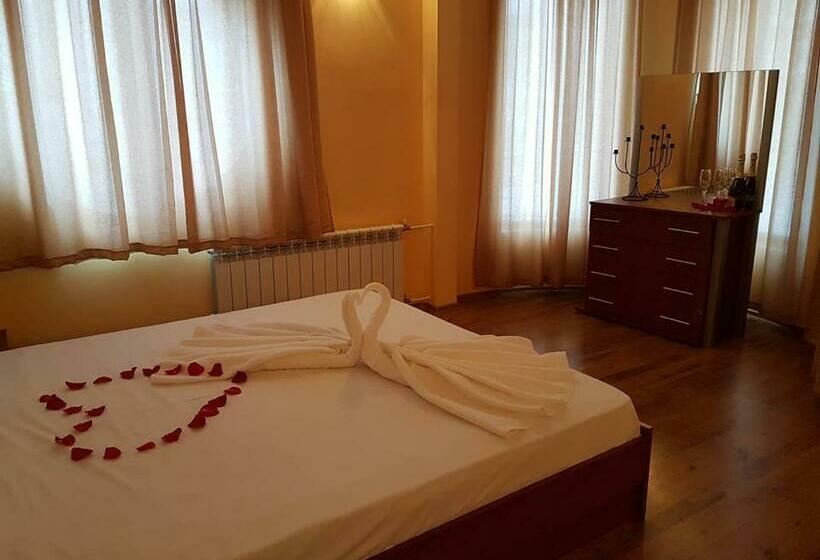 غرفة قياسية, Queen