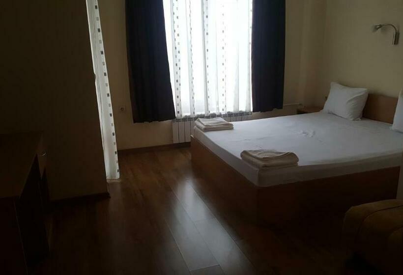 غرفة قياسية, Queen