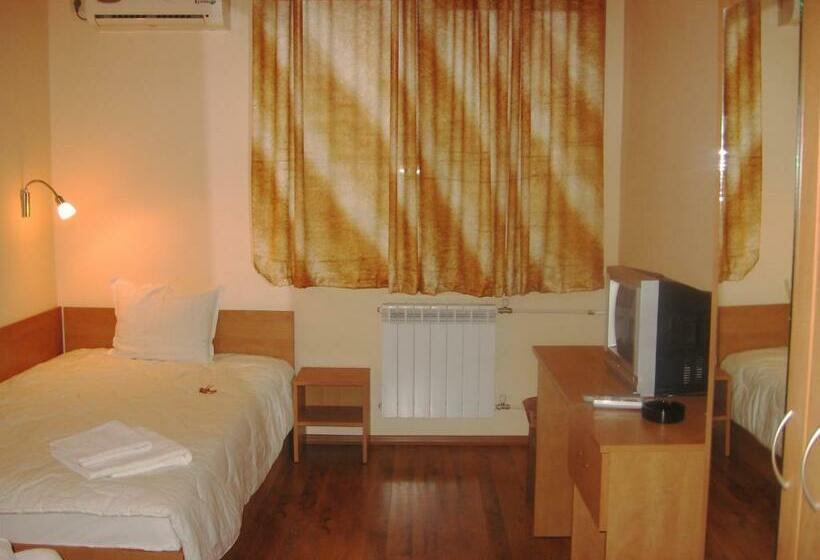 غرفة قياسية, Queen