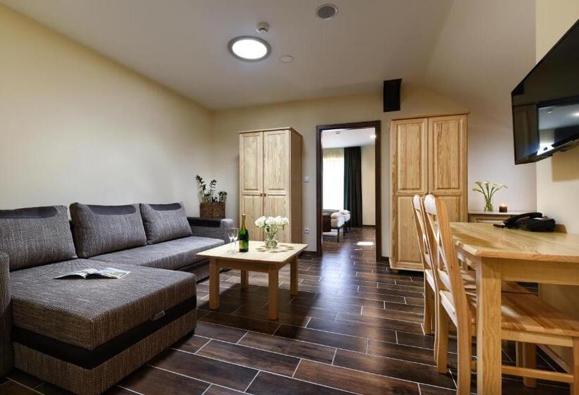 חדר משפחתי, Rezort Masarykov Dvor