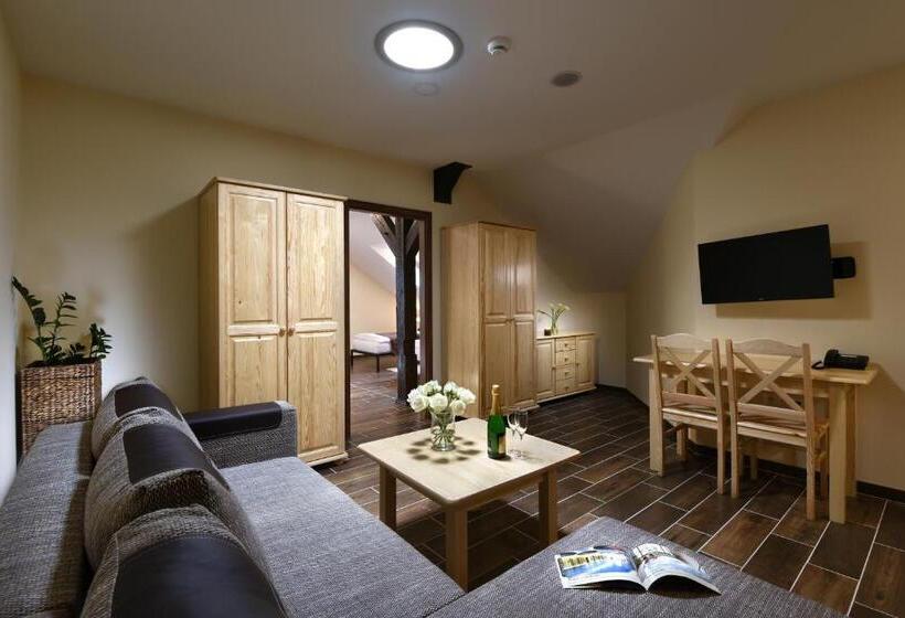 חדר משפחתי, Rezort Masarykov Dvor