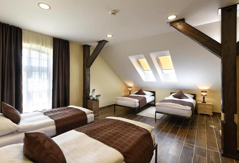 חדר משפחתי, Rezort Masarykov Dvor