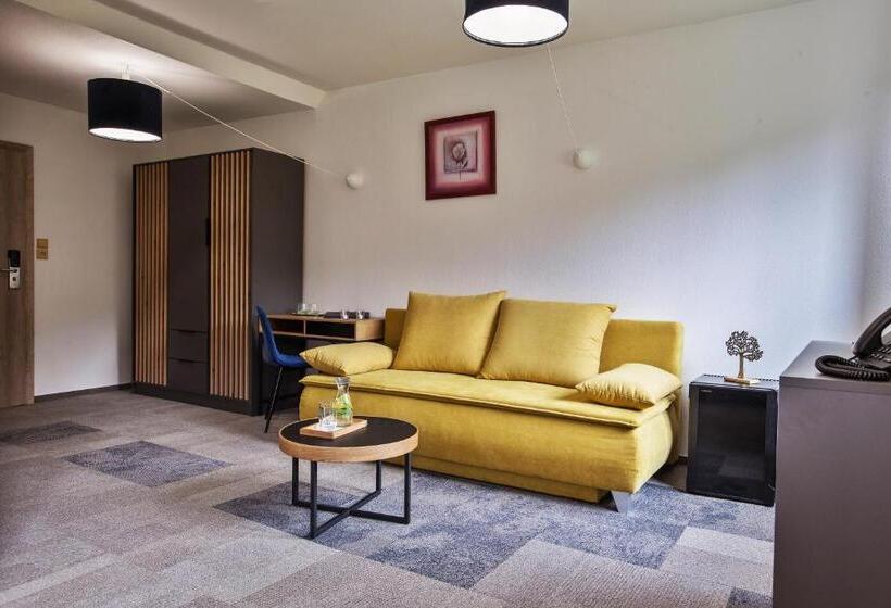 家庭间, Zerrenpach Látky