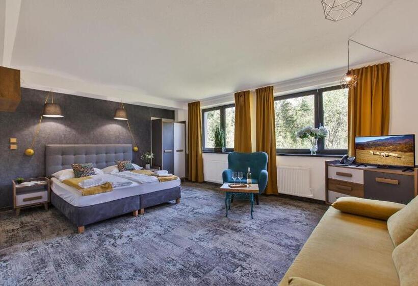 家庭间, Zerrenpach Látky