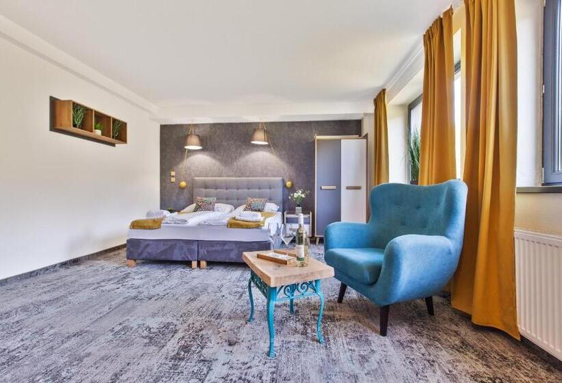 家庭间, Zerrenpach Látky