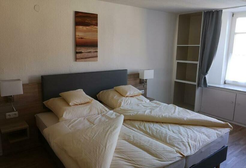 Номер Стандарт, Zur Sonne