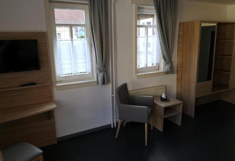 Номер Стандарт, Zur Sonne