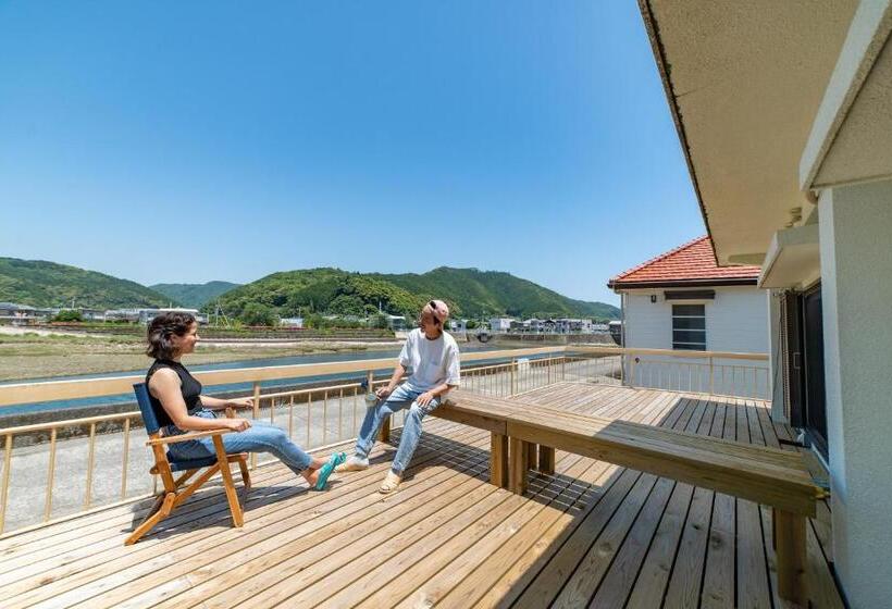 חדר סטנדרט לשלושה עם חדר אמבטיה משוף, Ichi The Hostel