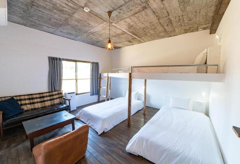 חדר סטנדרט לשלושה עם חדר אמבטיה משוף, Ichi The Hostel