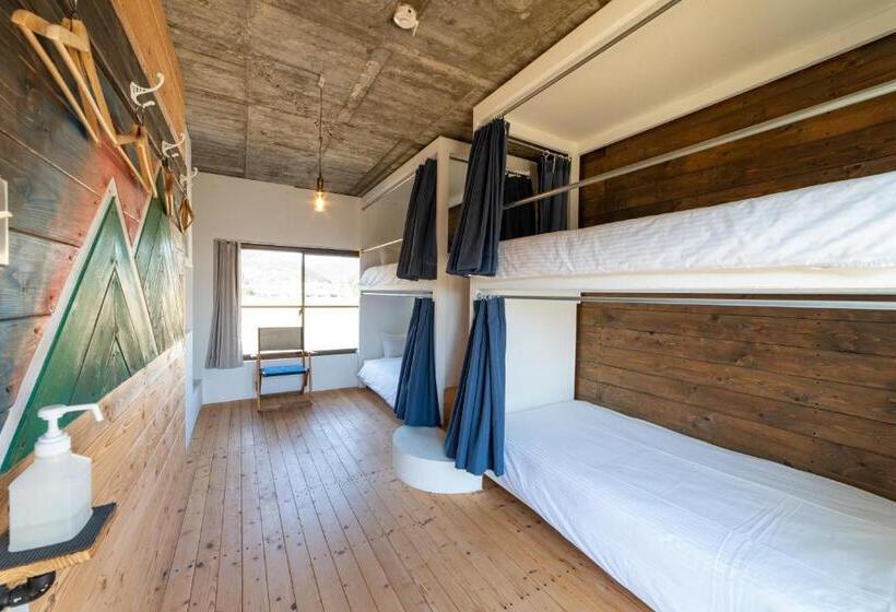 חדר סטנדרטי לארבעה עם חדר אמבטיה משותף, Ichi The Hostel