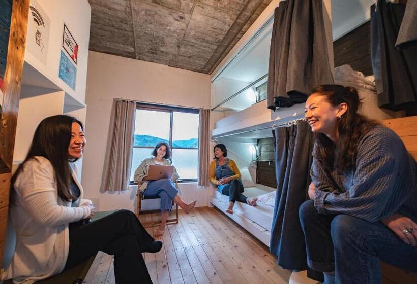 חדר סטנדרטי לארבעה עם חדר אמבטיה משותף, Ichi The Hostel