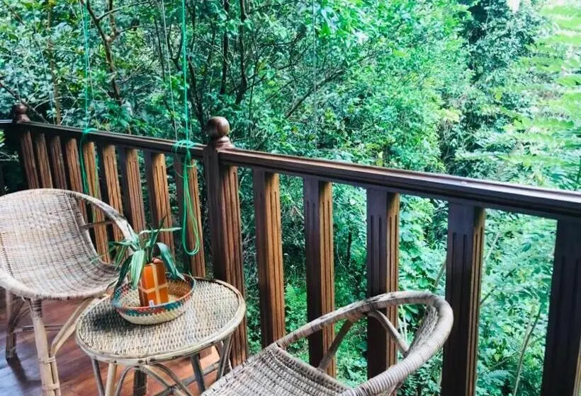 バスルーム共有のトリプルスタンダード, Wanakaset Forest Glamping
