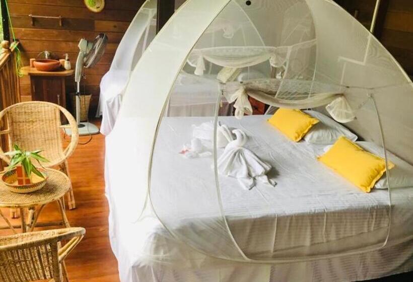 اتاق استاندارد سه تخته با سرویس بهداشتی مشترک, Wanakaset Forest Glamping