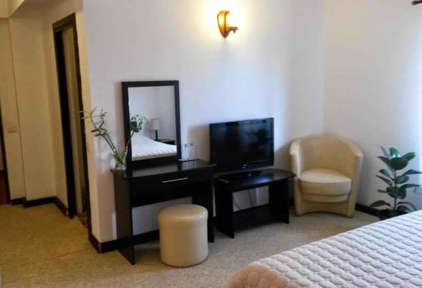 Номер Deluxe, Casa Drumetului