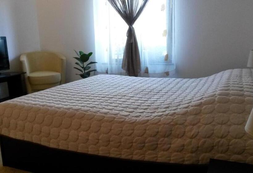 Номер Deluxe, Casa Drumetului