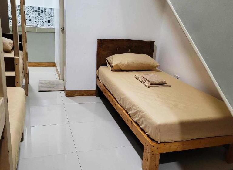 اتاق خانوادگی, Borj Place